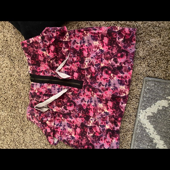 Pink floral skirt - Picture 2 of 2